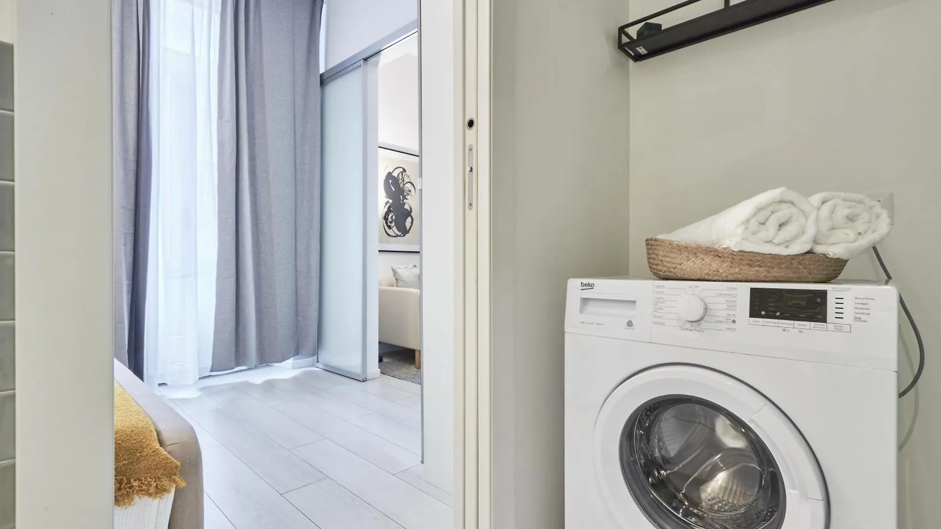 Elegante Appartamento Minimal Dai Tocchi Botanici Milan Apartment