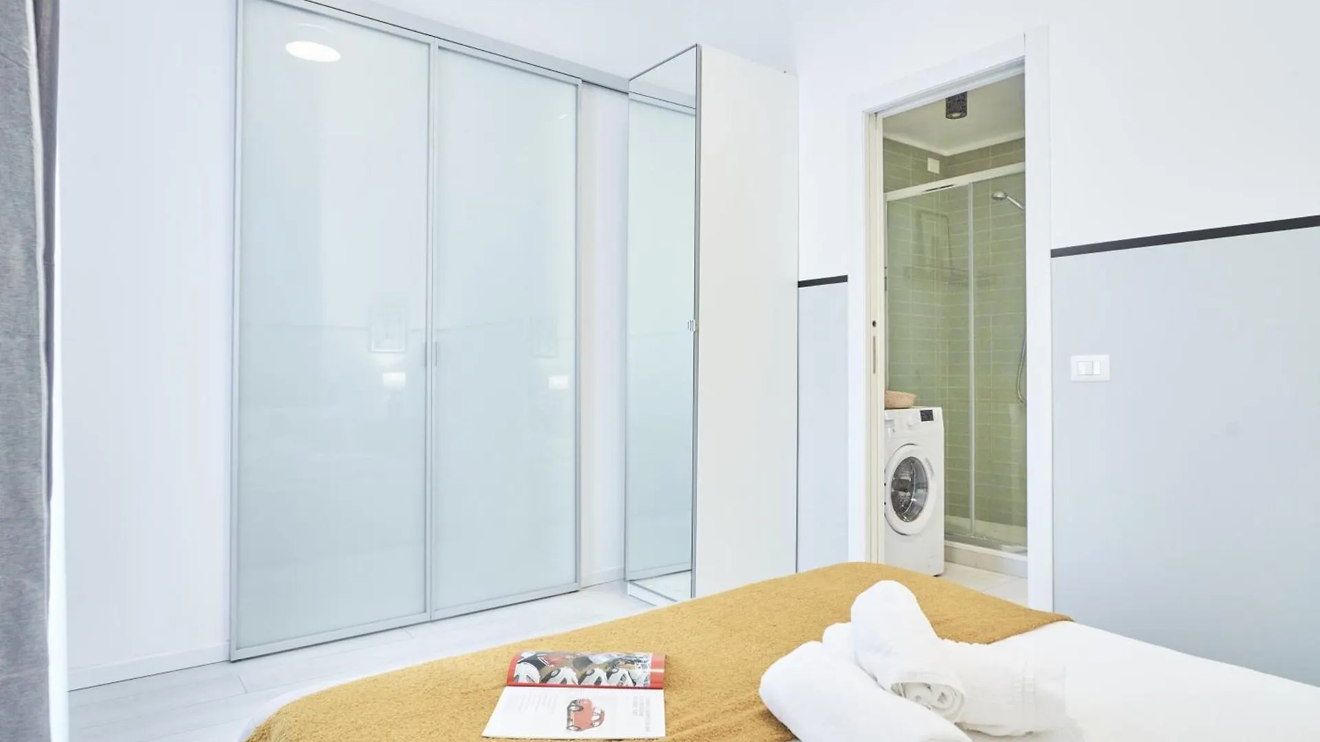 Elegante Appartamento Minimal Dai Tocchi Botanici Milan Italy