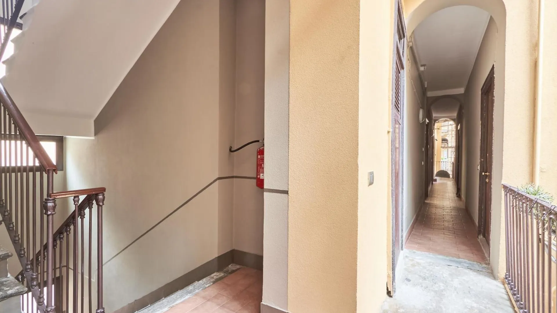 Elegante Appartamento Minimal Dai Tocchi Botanici Milan Italy