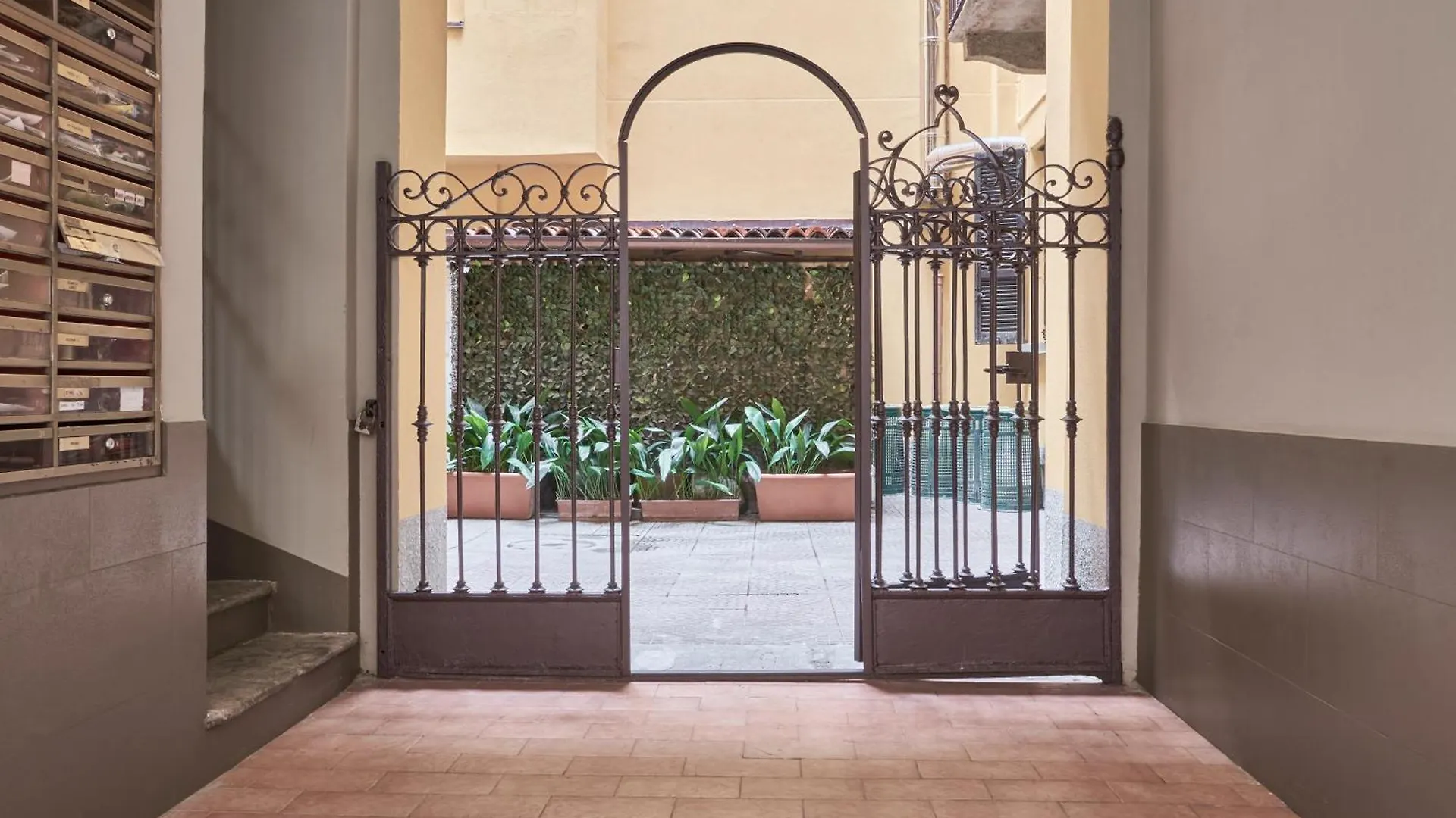 Elegante Appartamento Minimal Dai Tocchi Botanici Μιλάνο Ιταλία