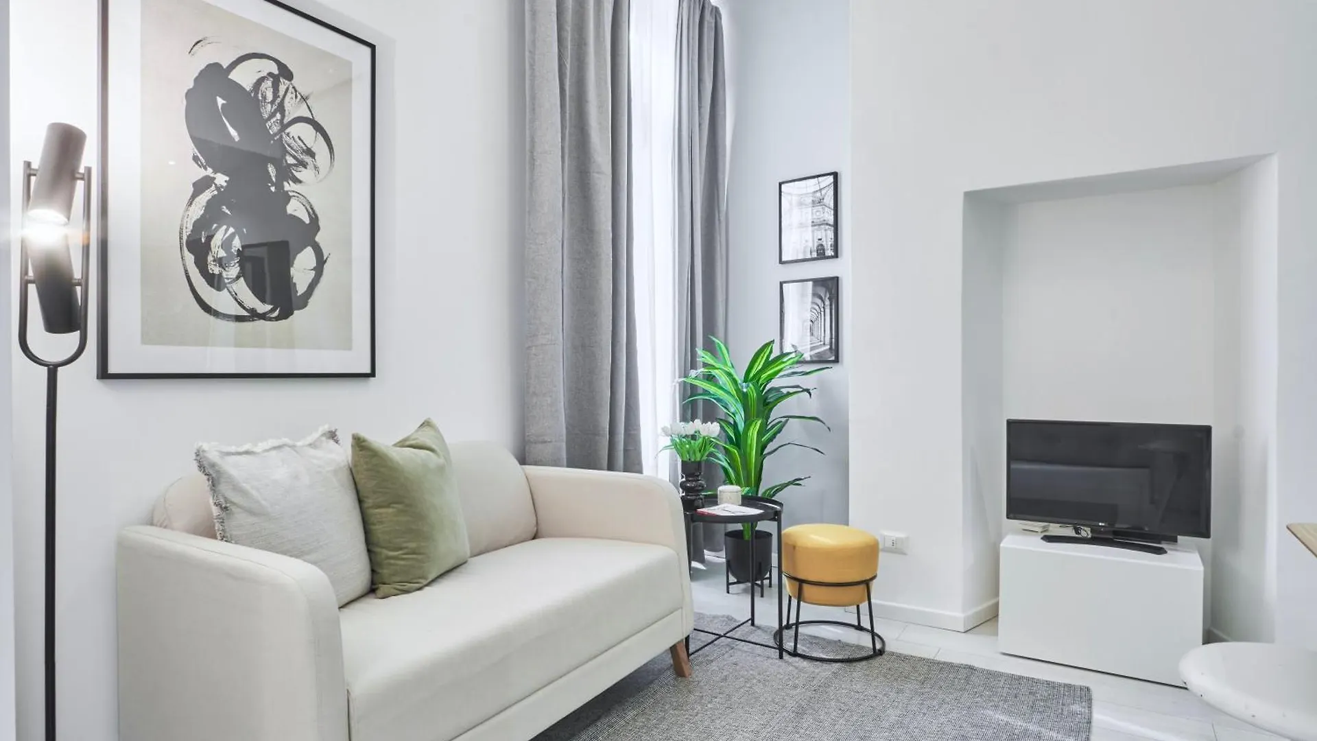 Elegante Appartamento Minimal Dai Tocchi Botanici Μιλάνο